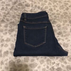 D. JEANS SIZE 10 STRAIGHT LEG JEANS